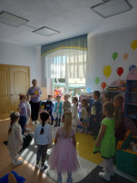 В младше-средней группе "Капельки" прошла увлекательная и познавательная неделя, посвященная психологии. Дети узнали, что такое эмоции, как их распознать и выражать! В младше-средней группе "Капельки" прошла увлекательная и познавательная неделя, посвященная психологии. Дети узнали, что такое эмоции, как их распознать и выражать!.